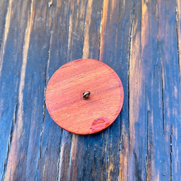 5/$25 💘 70’s Vintage Handpainted Floral Wood Button - Picture 3 of 5